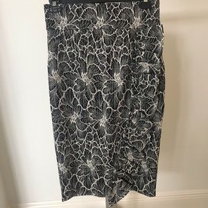 Skirt black white grey 2front pockets front